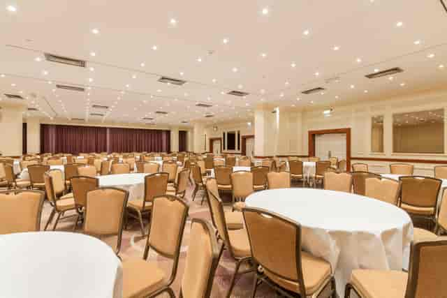 Longford Suite at Thistle London Heathrow: spacious banquet hall for events and conferences.