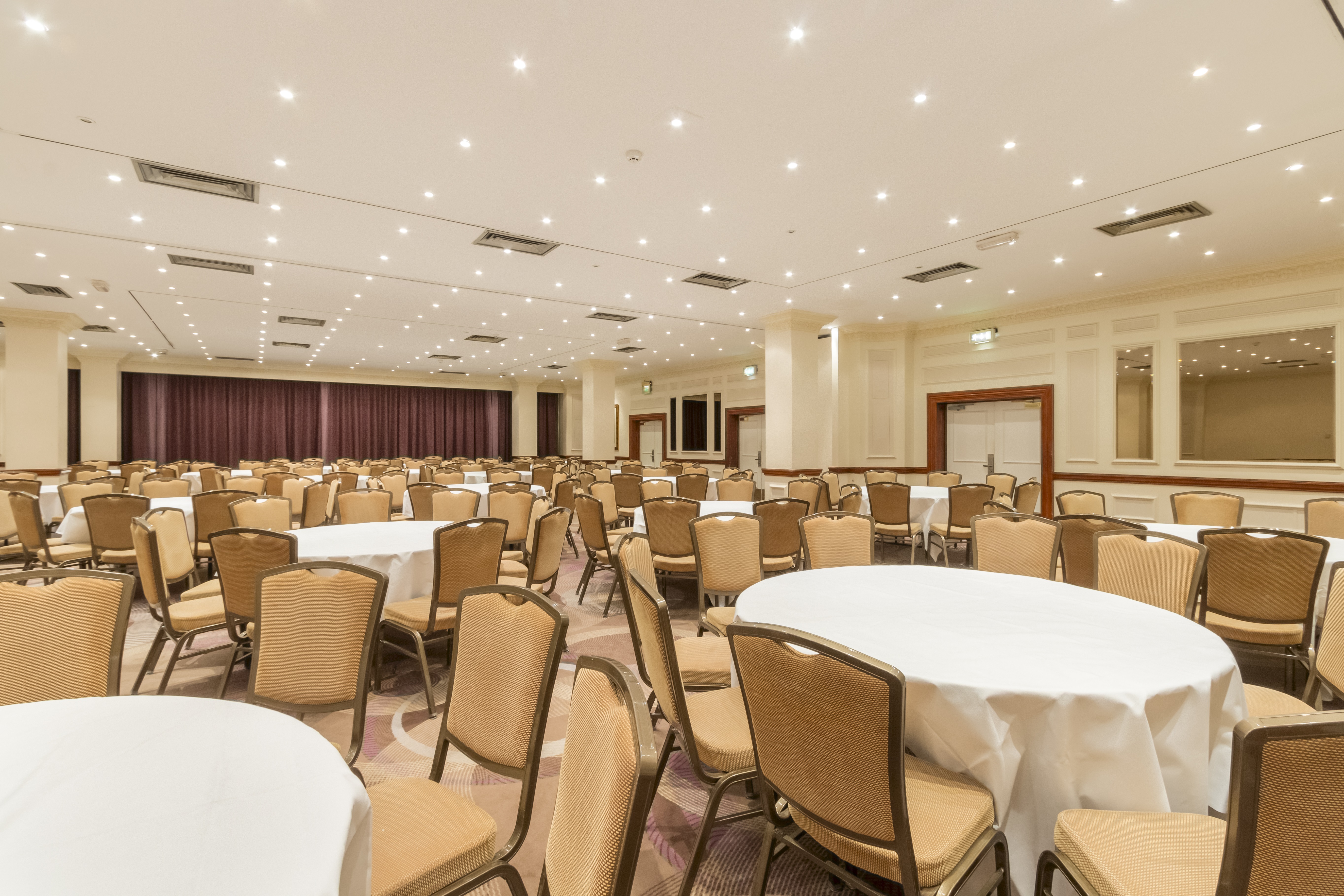 Longford Suite at Thistle London Heathrow, spacious banquet hall for events.