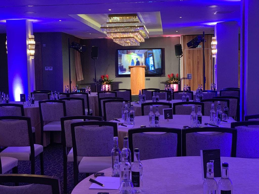 Citi 1 event space with round tables, ideal for corporate meetings and conferences.
