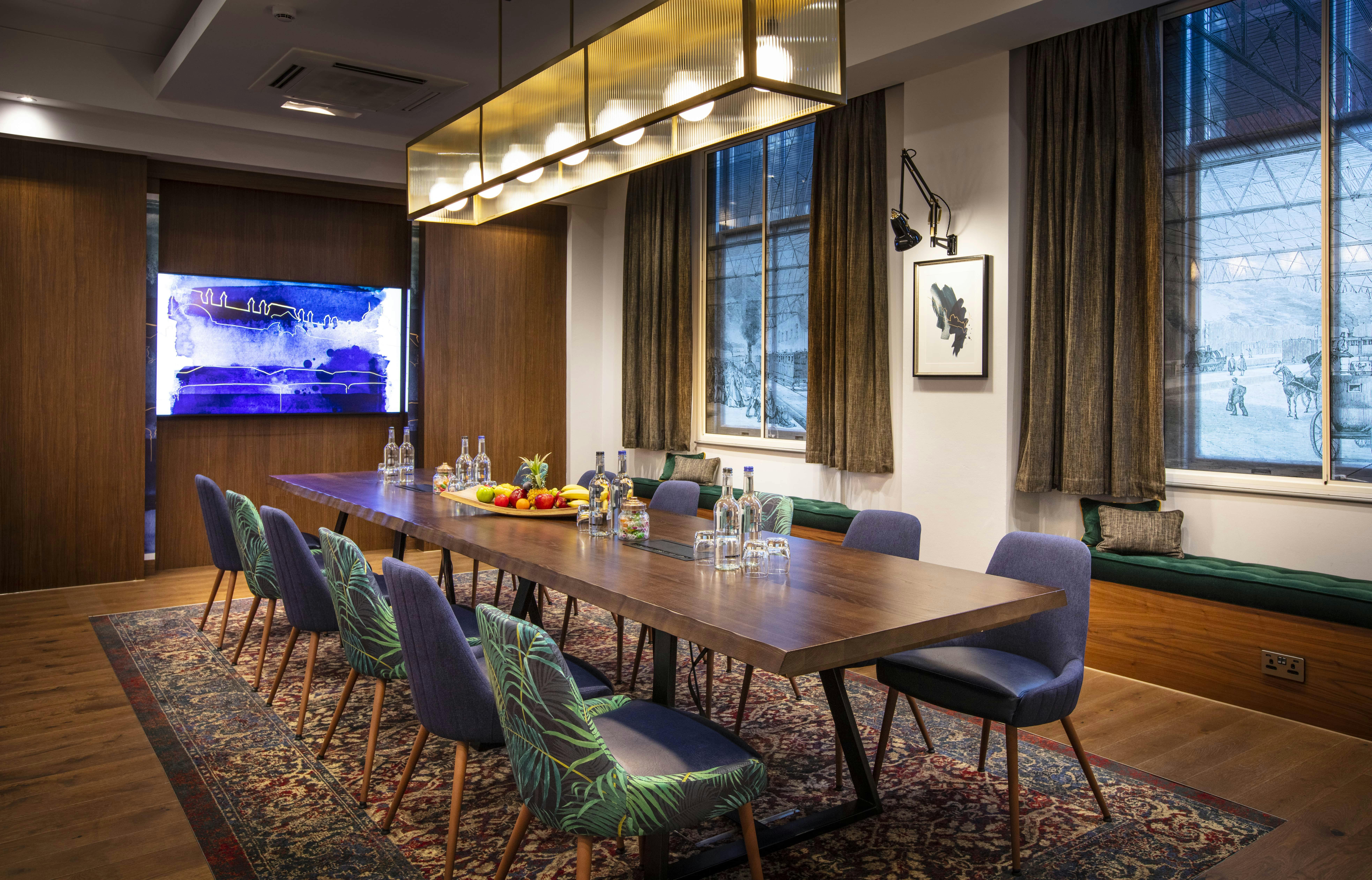Modern meeting room with wooden table, ideal for corporate events and presentations.