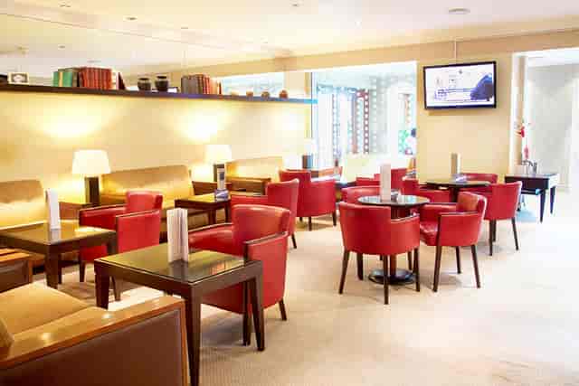 Parkland Suite lounge at Regency Park Hotel, ideal for networking events and meetings.