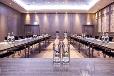 Sopwith 1 meeting room at Doubletree Kingston, modern decor for corporate events. - Banner