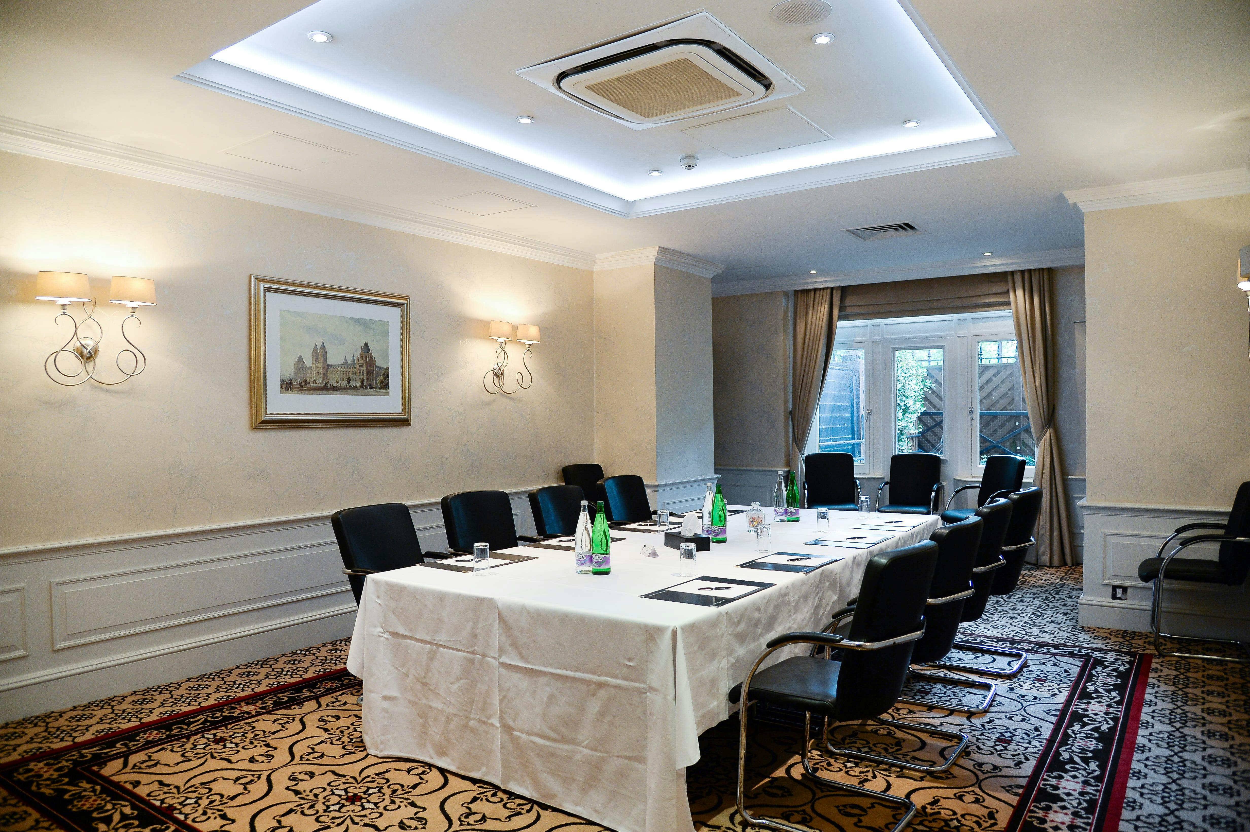 The London Room at The Royal Horseguards Hotel, ideal for meetings and workshops.