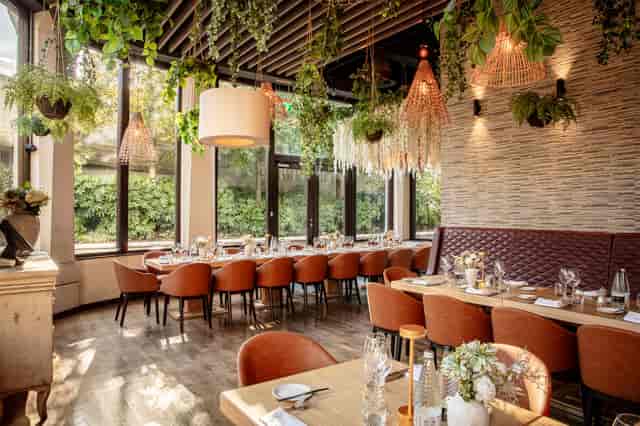 Elegant dining space at Smith's Bar & Grill for corporate events and intimate gatherings.