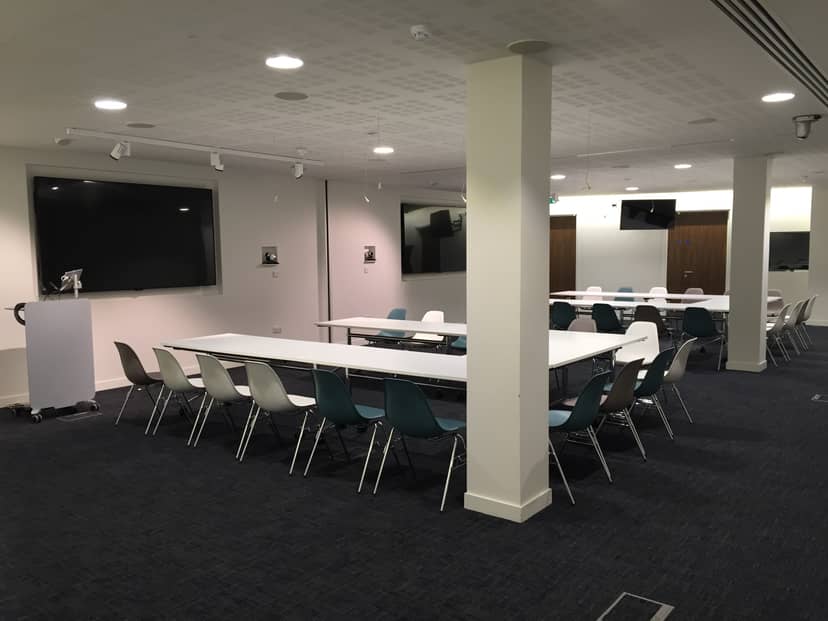 Modern meeting room in RPS Suite, ideal for corporate workshops and presentations.