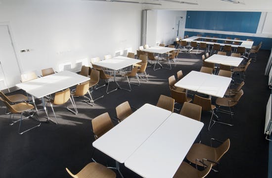 Versatile Bandura Suite meeting space with natural light, ideal for workshops and breakout sessions.