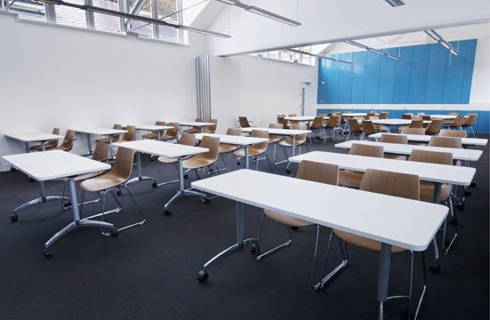 Maslow Suite at The Tomlinson Centre: flexible meeting space with natural light.