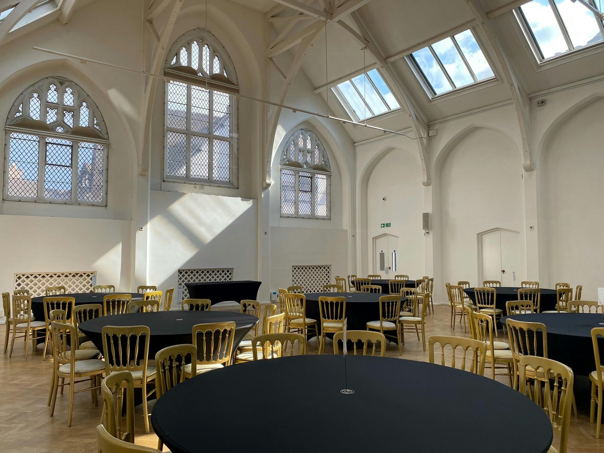 Elegant event venue with round tables, ideal for meetings and social gatherings.