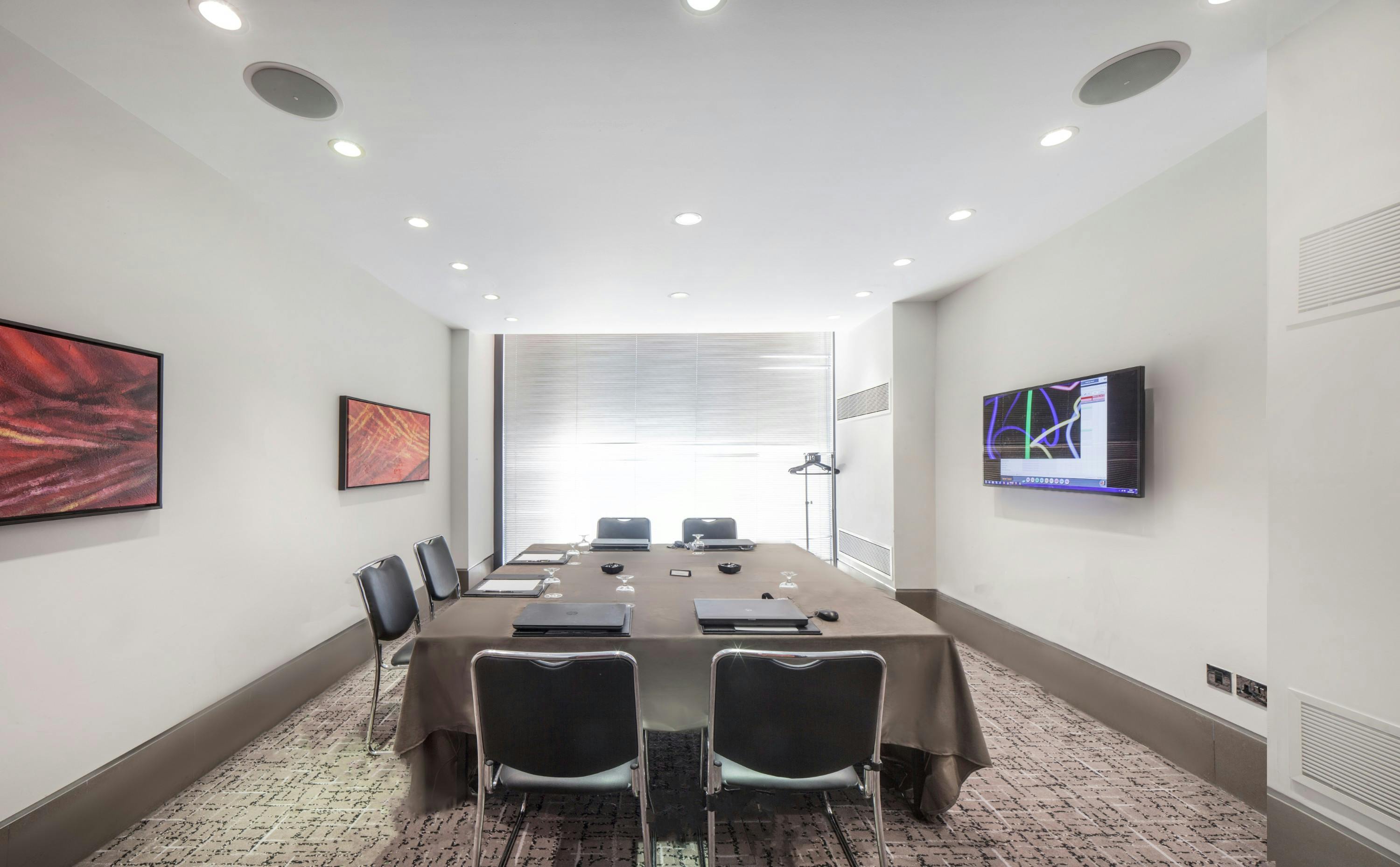 Garrick Suite at Leonardo Royal Hotel: modern meeting room with sleek design for events.