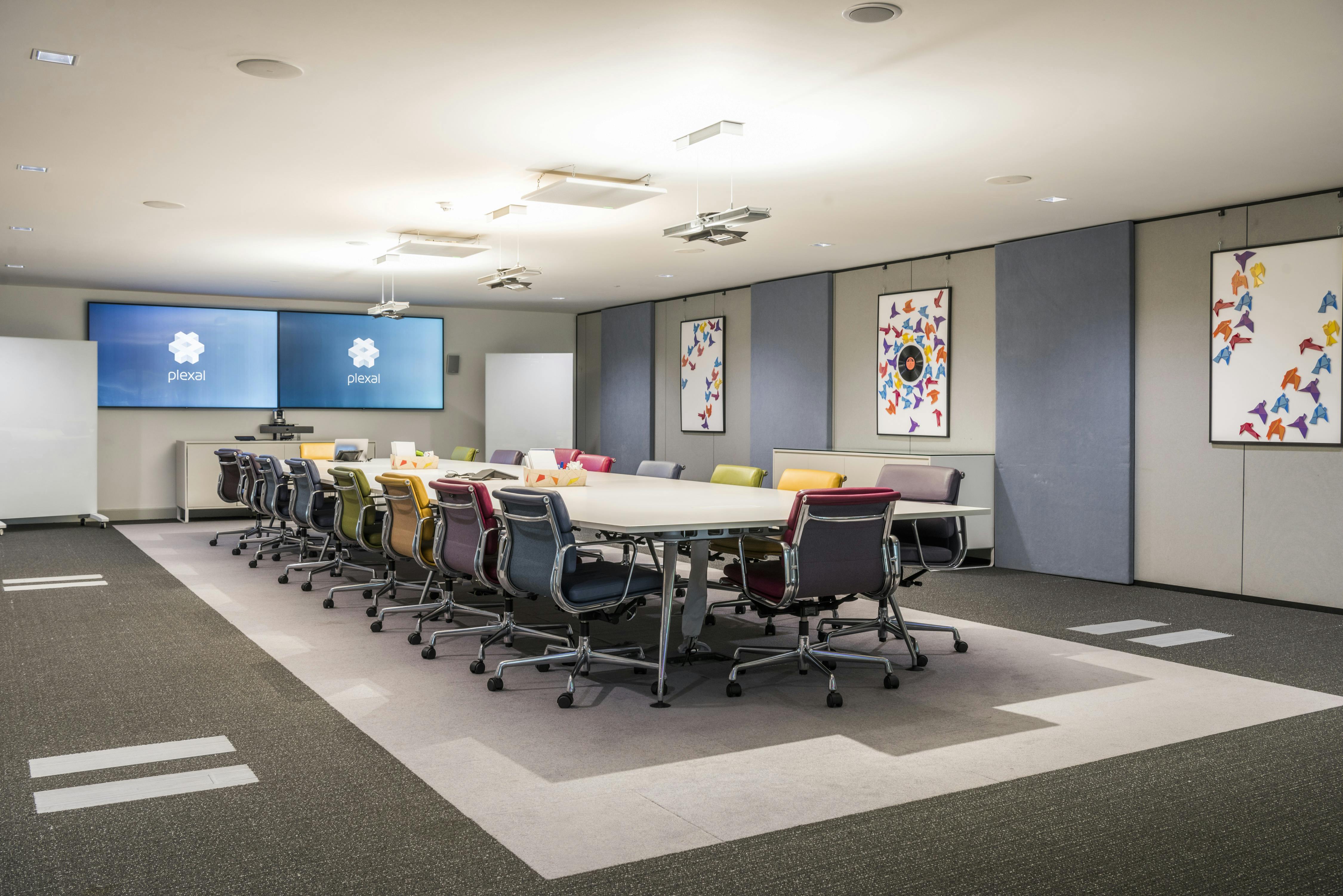 Modern conference room with ergonomic chairs, ideal for meetings and brainstorming.