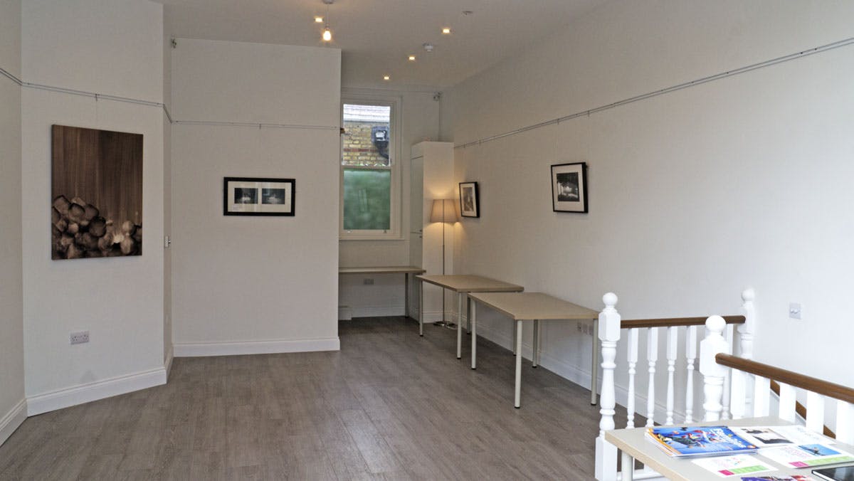 Versatile Living Room venue with minimalist design, ideal for workshops and gatherings.