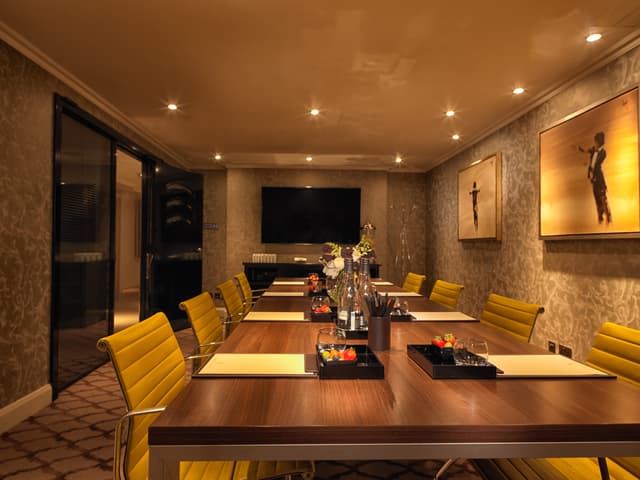 Private Suite 11
