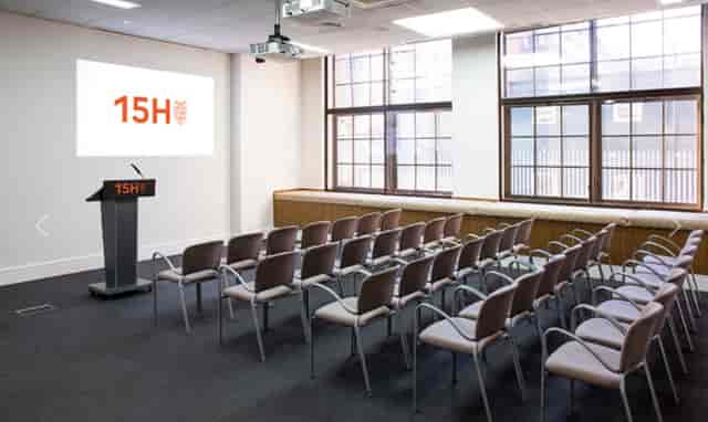 Earth in 15Hatfields: organized meeting space with podium, ideal for presentations and events.