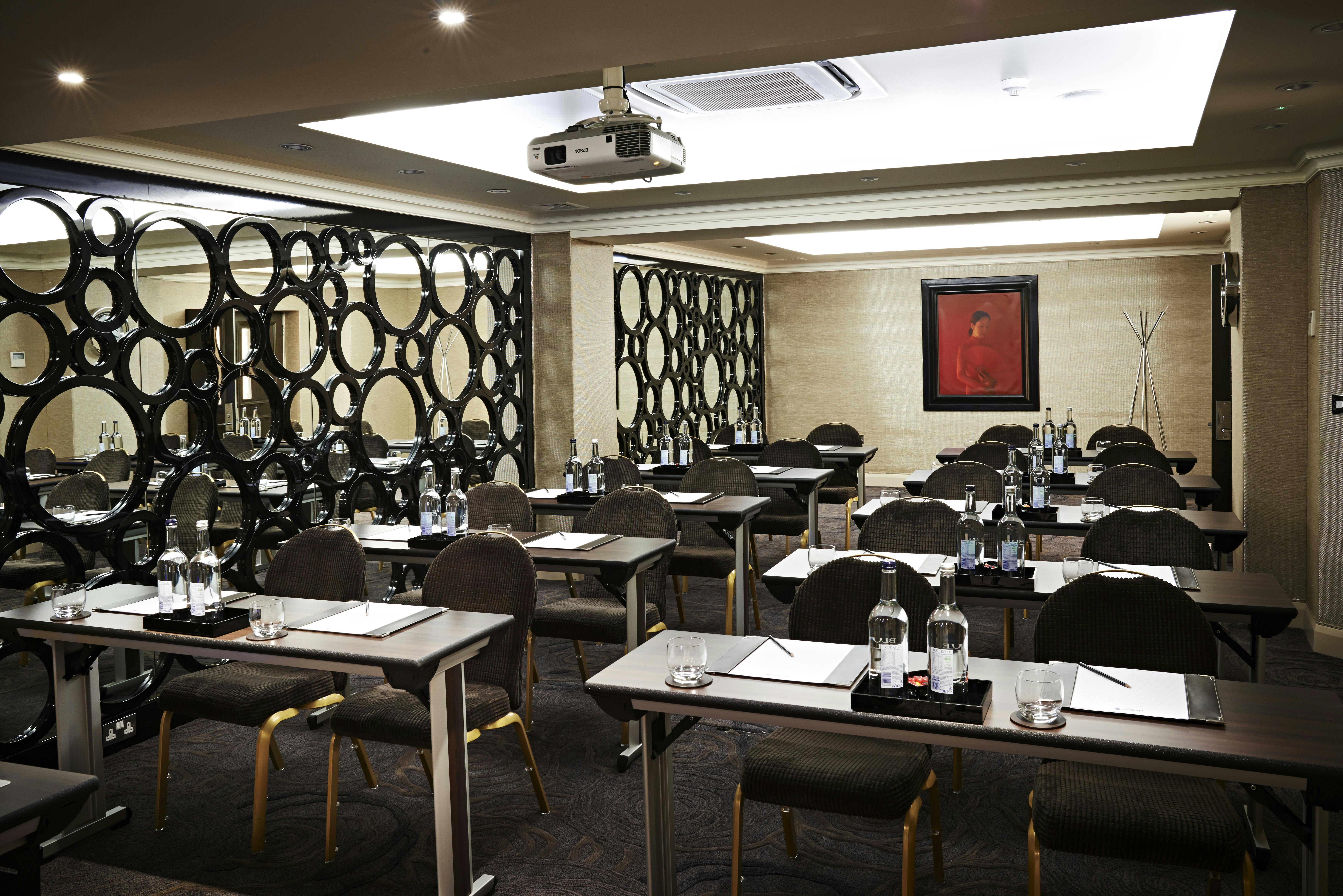 Cromwell Suite meeting room at Radisson Blu, London - ideal for corporate events and workshops.