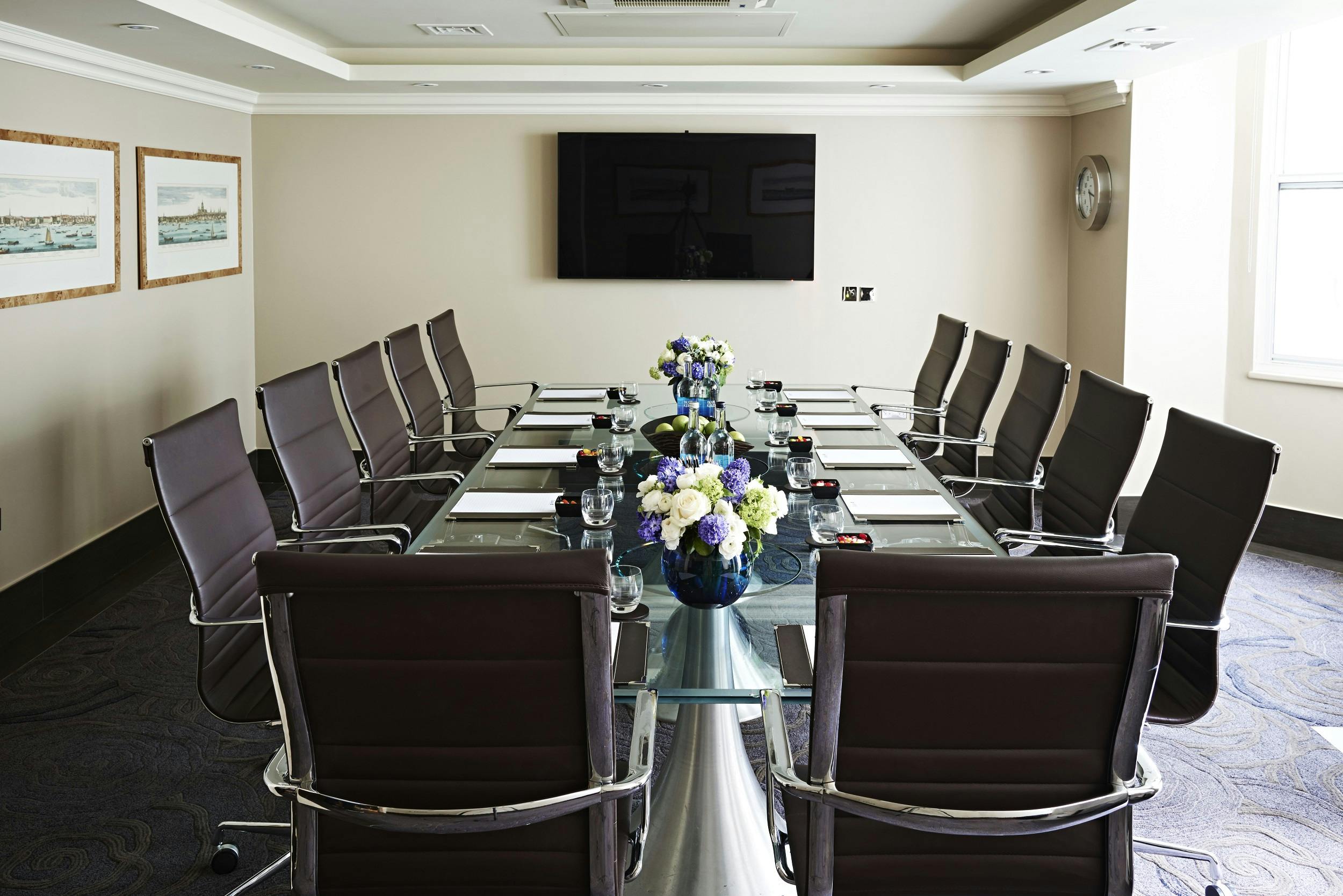 Private Room 5 at Radisson Blu, London: elegant conference room with glass table.