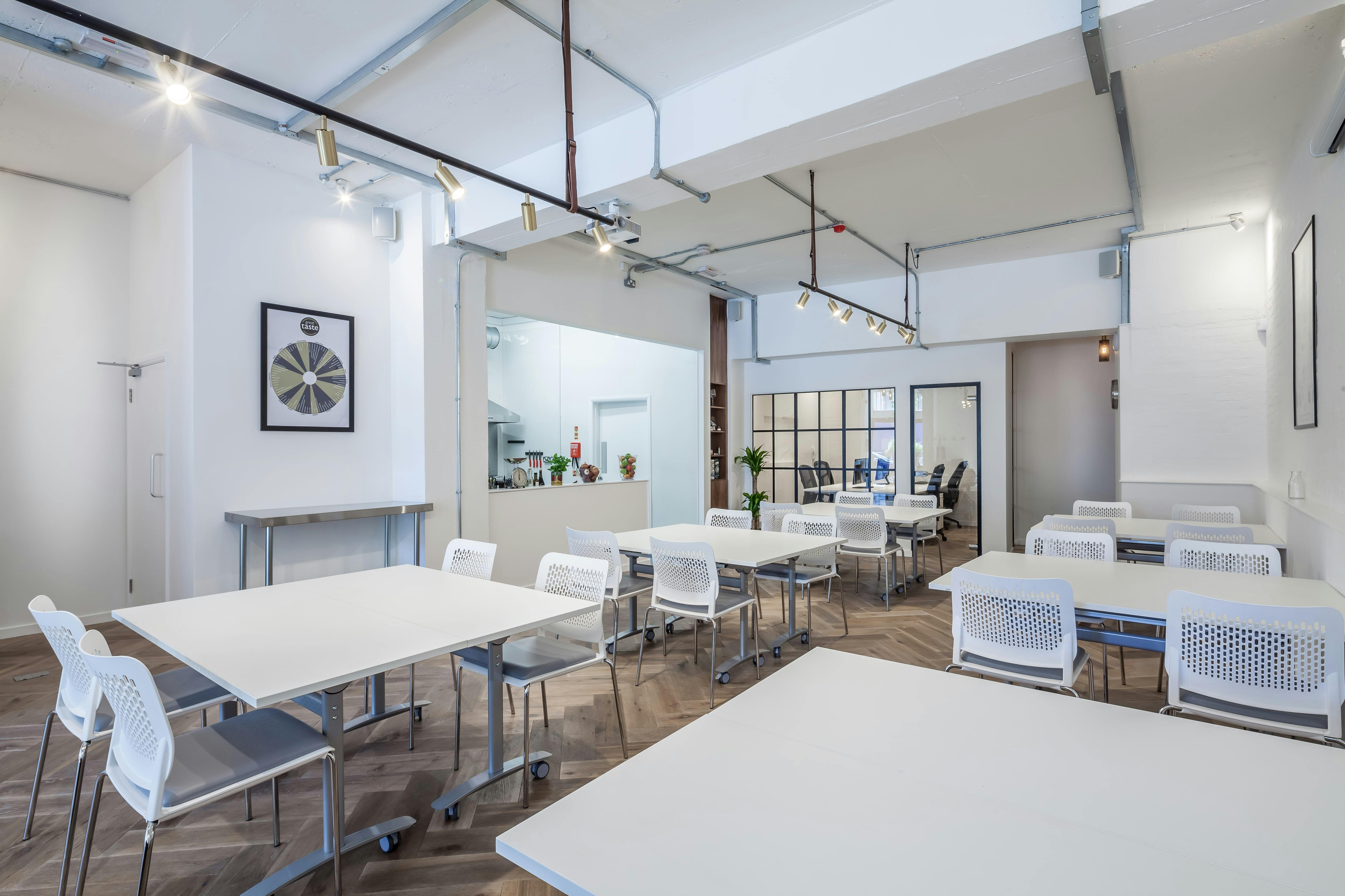 Versatile meeting space with modular tables and natural light for workshops and gatherings.