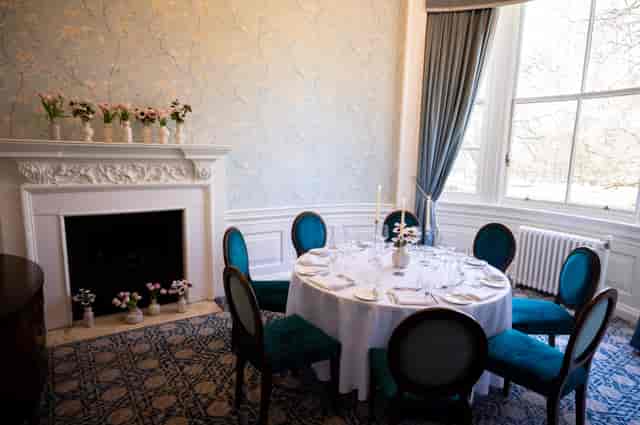 Elegant round table in well-lit Park Room, ideal for corporate meetings and private dinners.