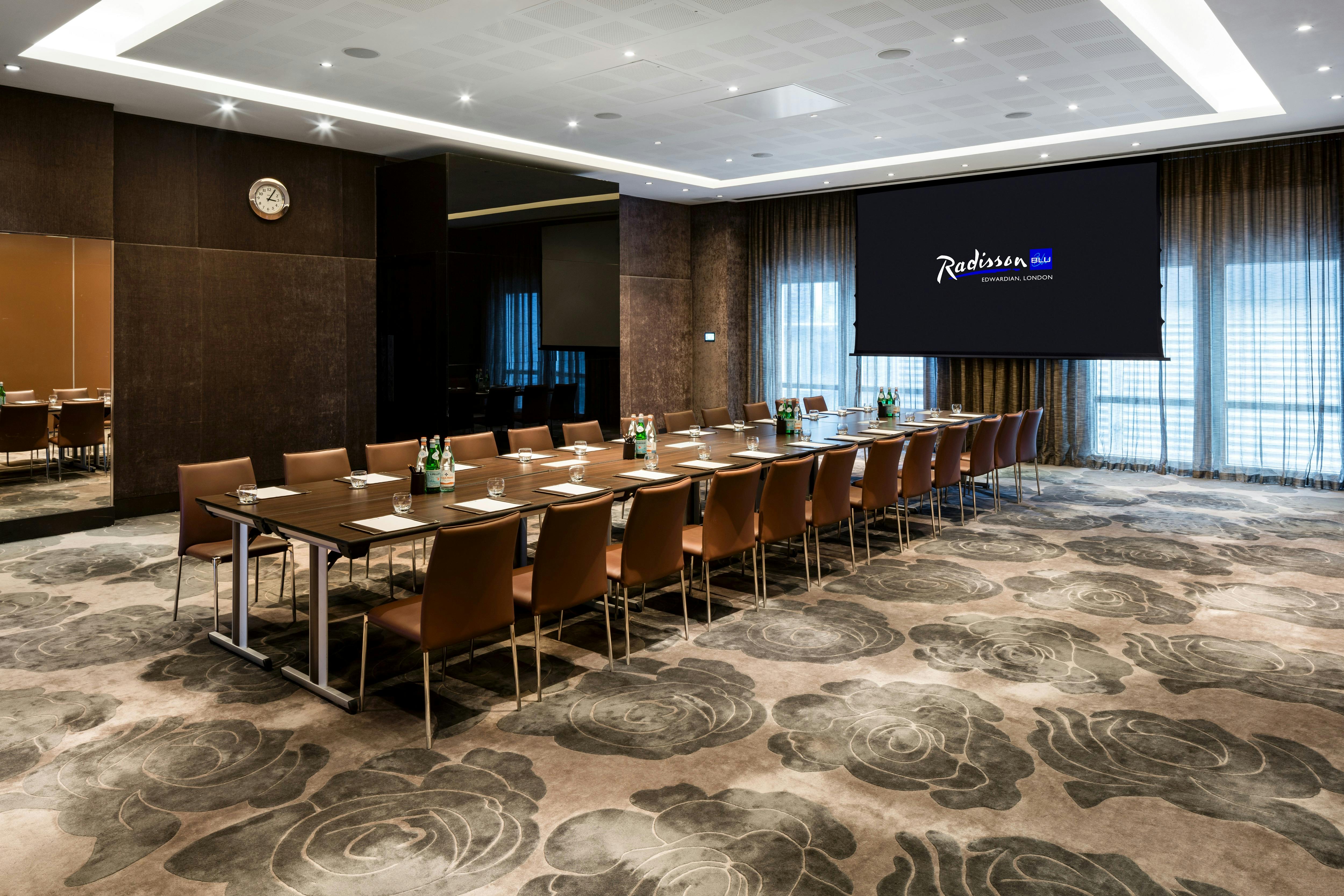 Modern meeting room in Radisson Blu, ideal for professional gatherings and presentations.