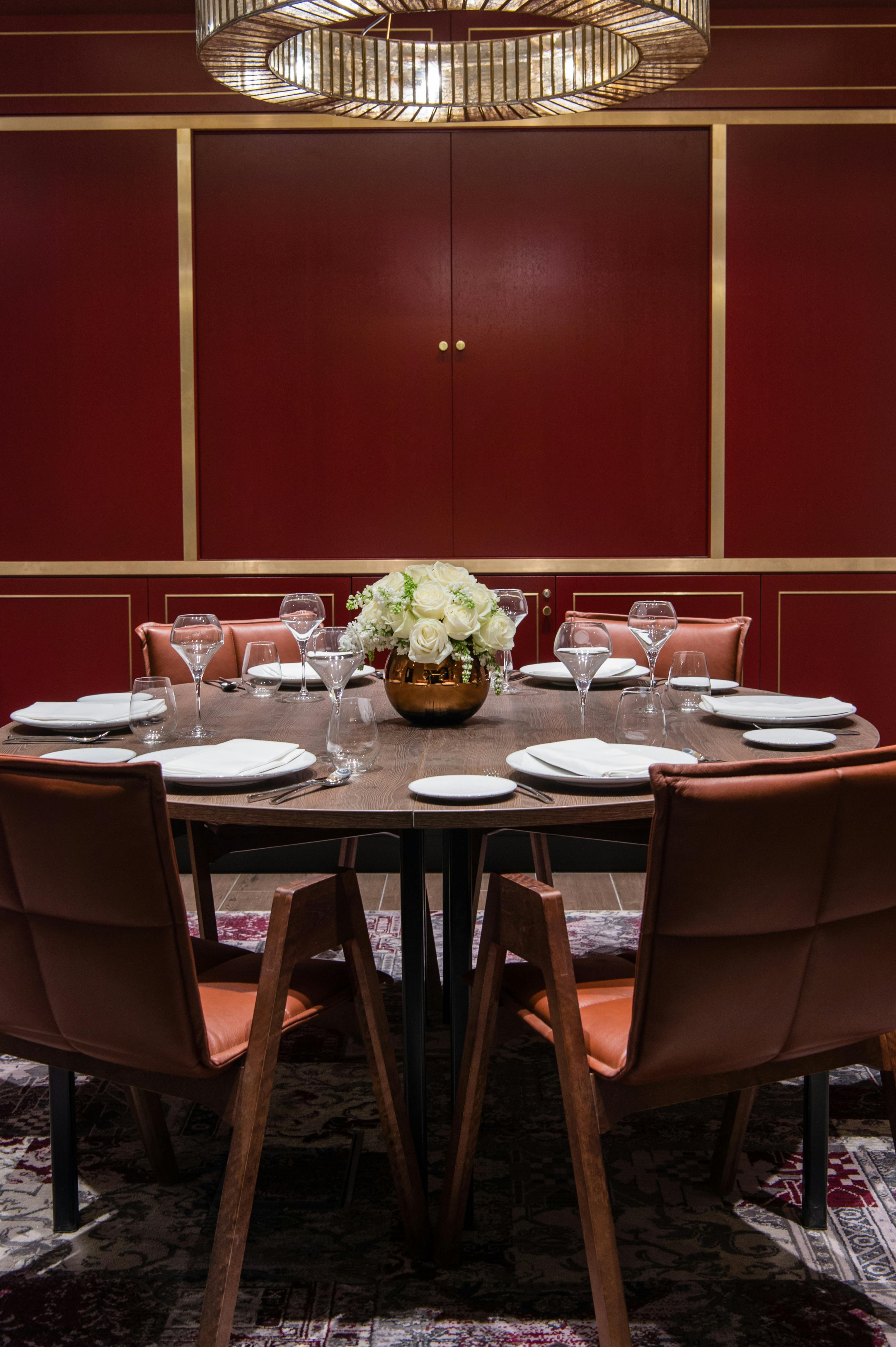 Elegant round table in The Drawing Room, Vintry and Mercer Hotel for upscale dining events.