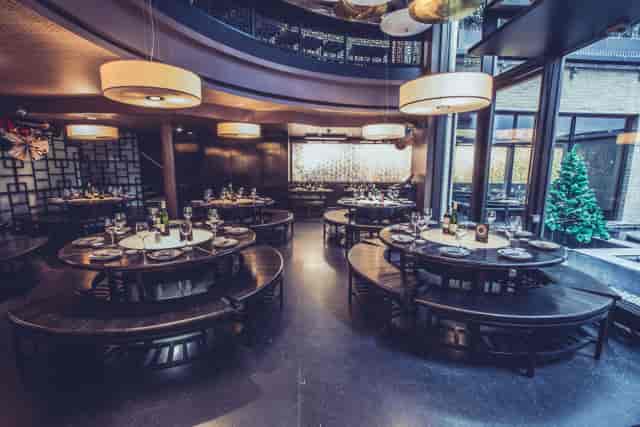 Stylish event space with circular tables for corporate gatherings and social events.
