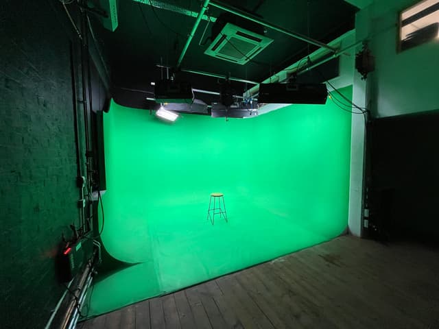 Crixus Studio Green