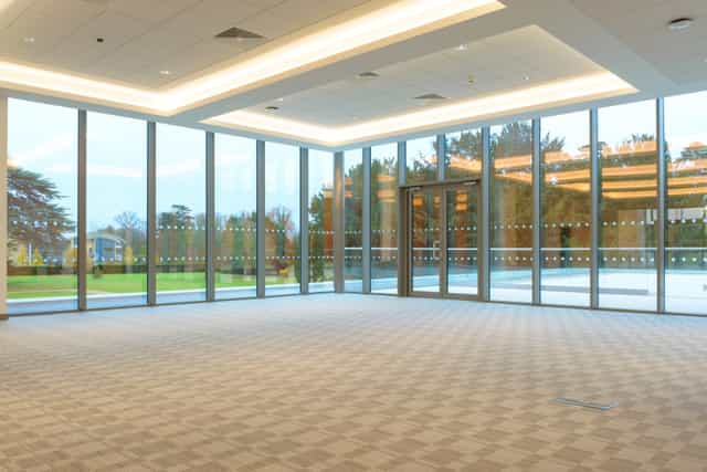 Spacious meeting room with large windows in King’s Hedges, ideal for conferences and workshops.