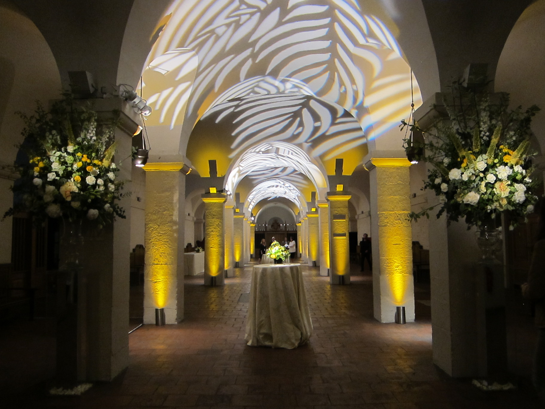 Elegant Crypt in St. Paul's Cathedral, perfect for weddings and upscale events. - Banner