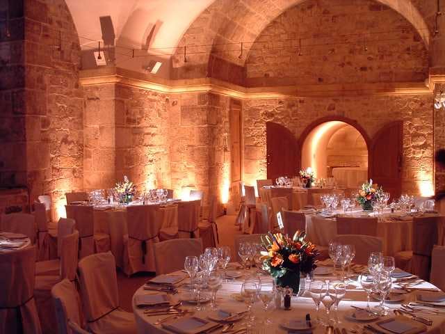 Wren Suite banquet hall in St. Paul's Cathedral, elegant tables for weddings and corporate events.