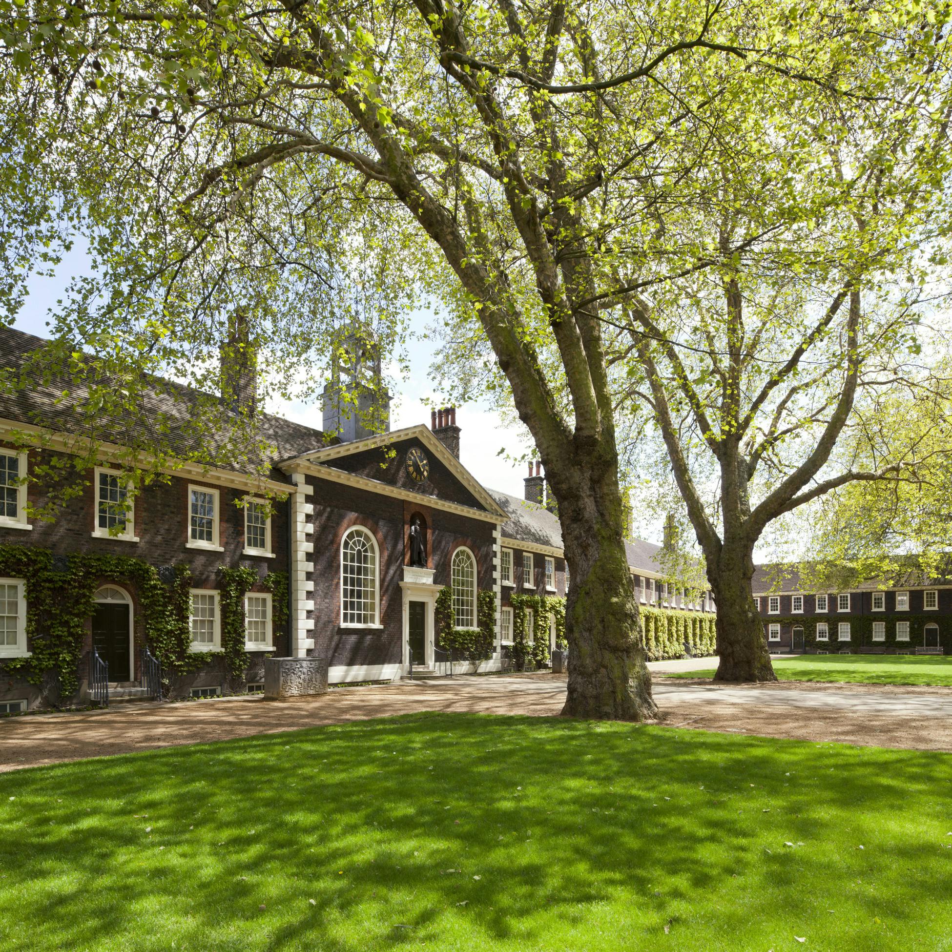 The Lawns in Shoreditch Gardens: elegant venue for outdoor events with lush greenery.