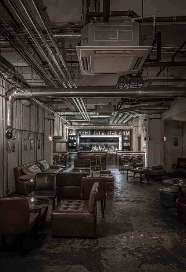 Stylish industrial-chic lounge at Bread Street Kitchen, ideal for networking events.