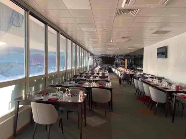 Legends Lounge at Twickenham Stoop: elegant event space for corporate meetings and gatherings.