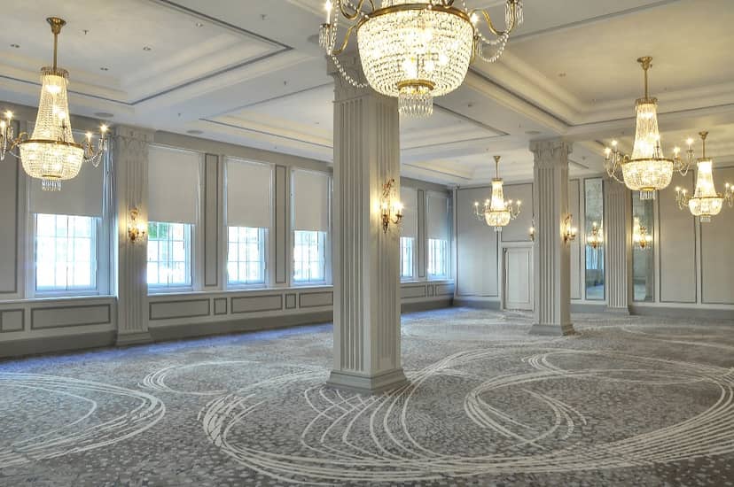 Executive lounge at JW Marriott London with chandeliers, perfect for upscale events.