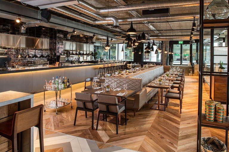 Drake & Morgan Kings Cross: modern restaurant with sleek bar, perfect for events and meetings.