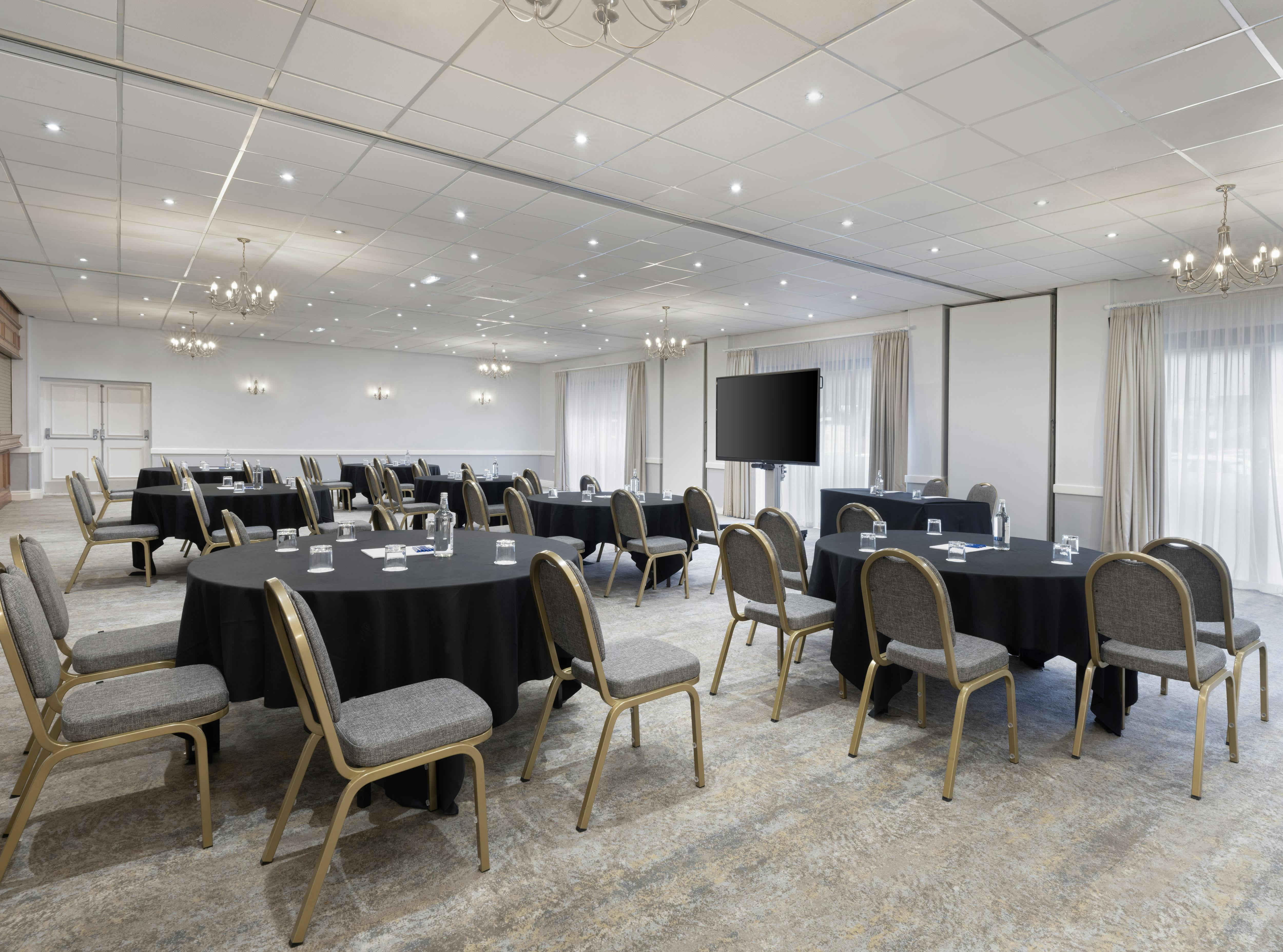 Admirals Suite at Delta Hotels: versatile meeting space for conferences and workshops.