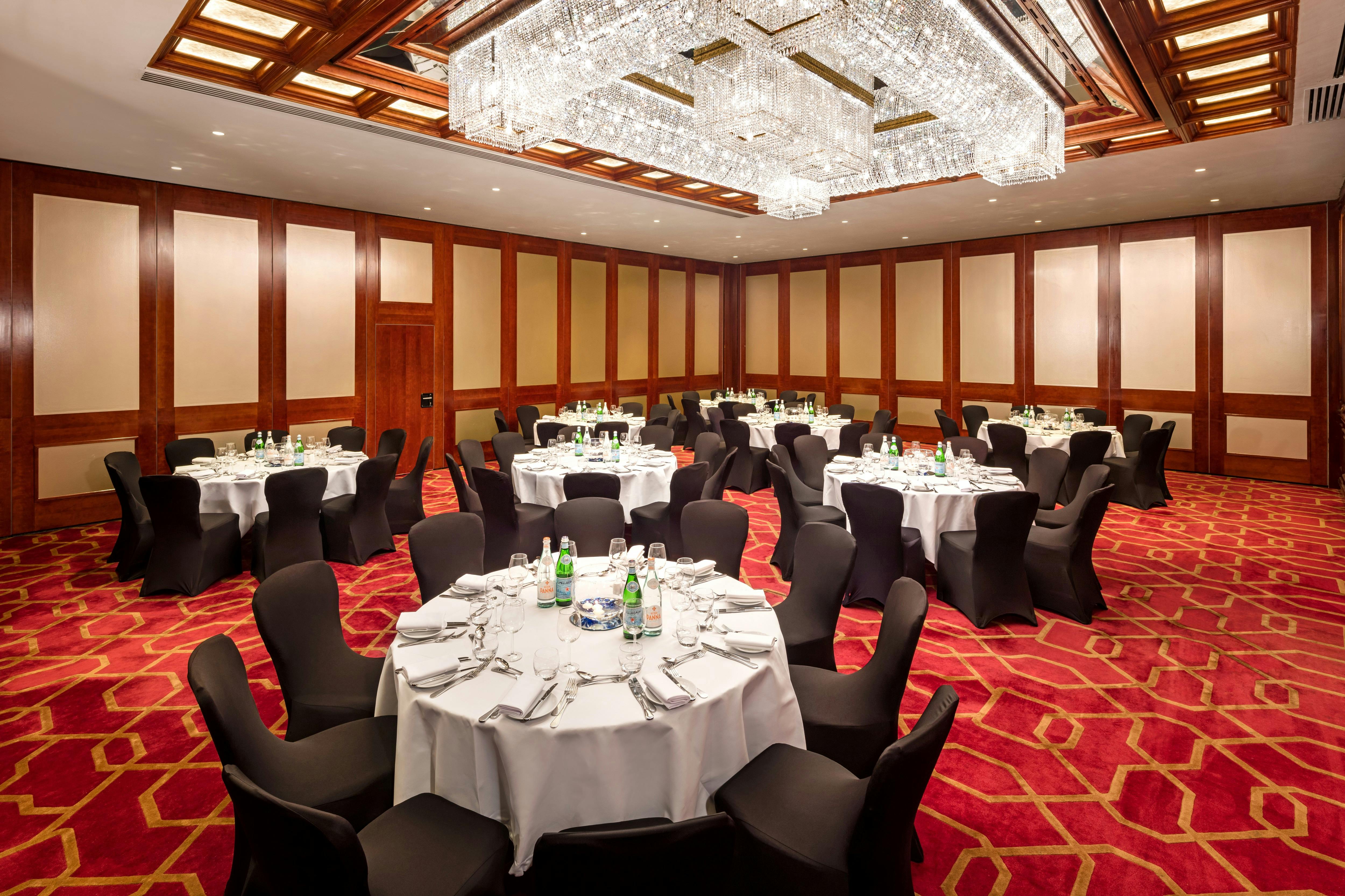 Elegant banquet room at Radisson Blu Heathrow, ideal for corporate events and gatherings.