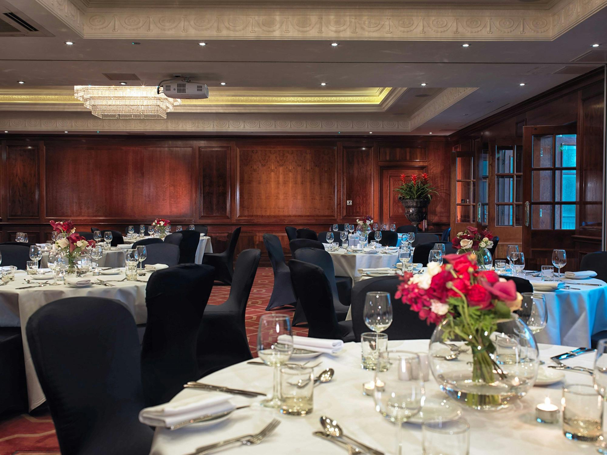 Elegant banquet room at Radisson Blu Heathrow, ideal for corporate events and gatherings.