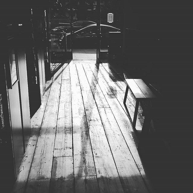 Well-lit corridor with wooden flooring in Indiebeer venue for networking events.