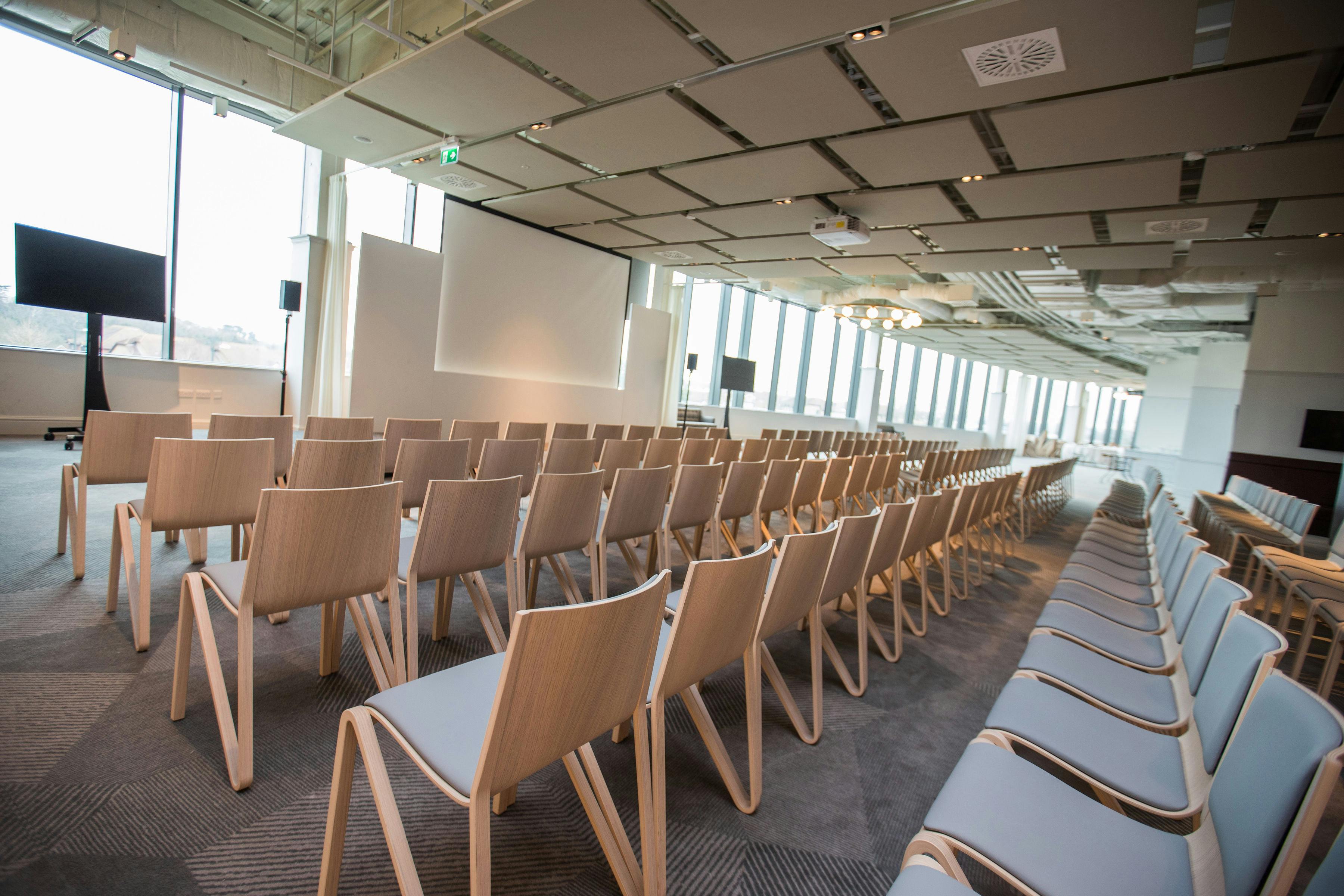 Lock No. 5 at Allianz Stadium, Twickenham: modern seminar space with AV setup.