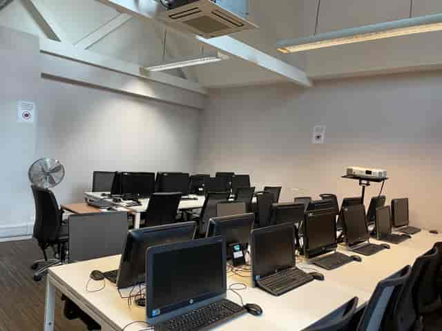 Training room Suite Thames with computer stations for meetings and events.