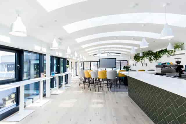 Gallery on 5 breakout space with natural light for collaborative workshops and corporate meetings.