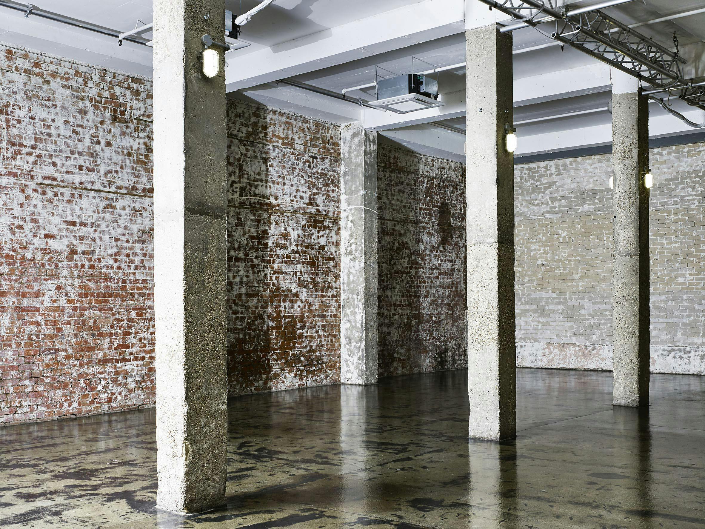 Spacious industrial venue with exposed brick, perfect for creative events and workshops.