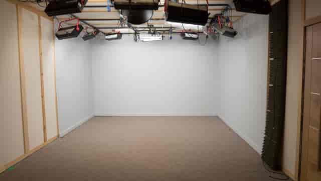 Soundproof Studio in Galleon Studios: versatile, well-lit event space for presentations and workshops.
