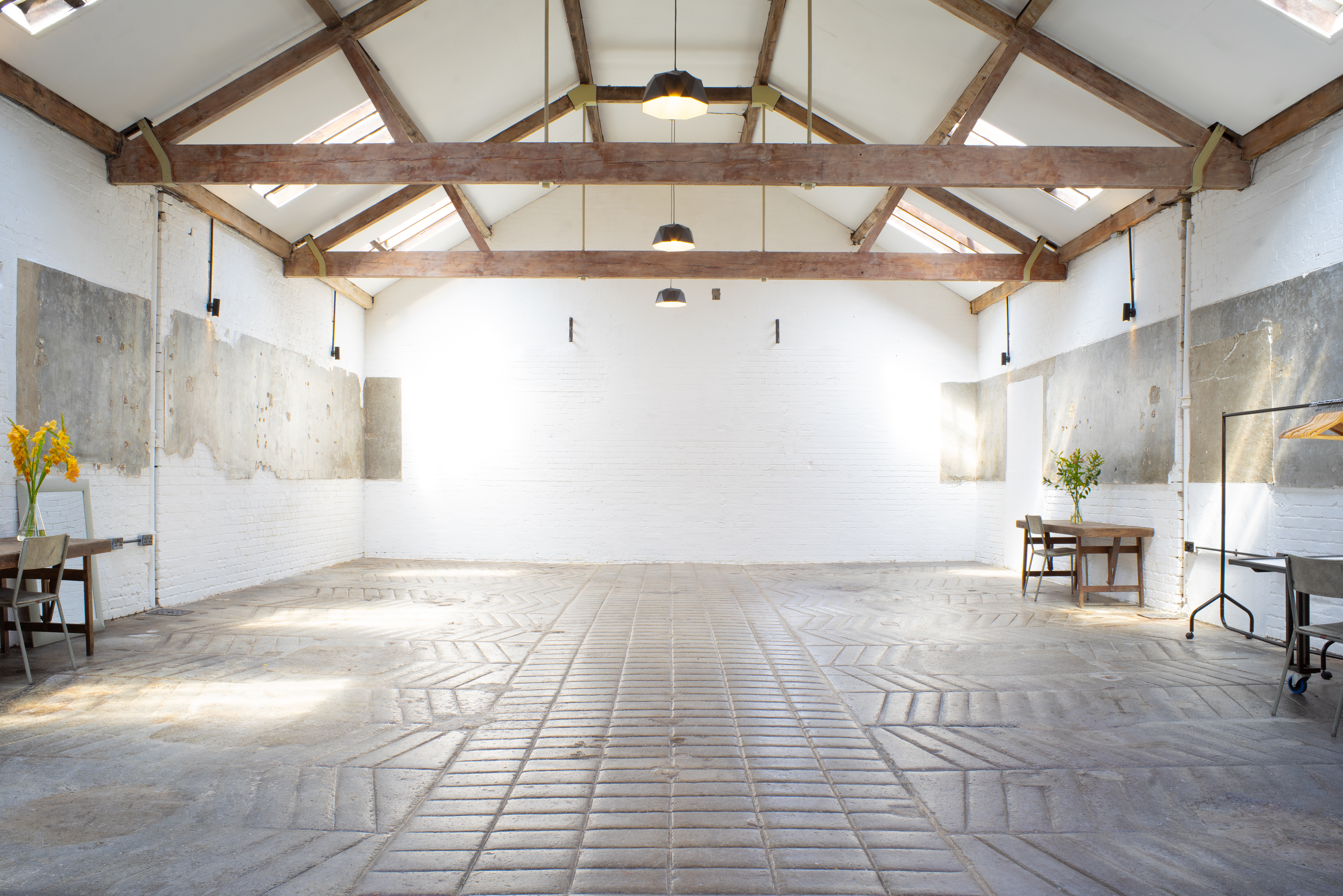 Spacious event venue with high ceilings, ideal for corporate meetings and workshops. - Banner