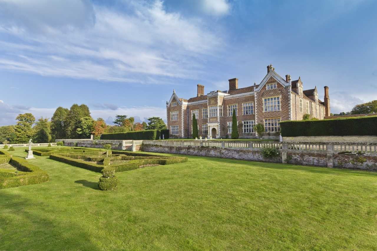 Historic Mansion House in North Mymms Park, ideal for upscale weddings and events. - Banner