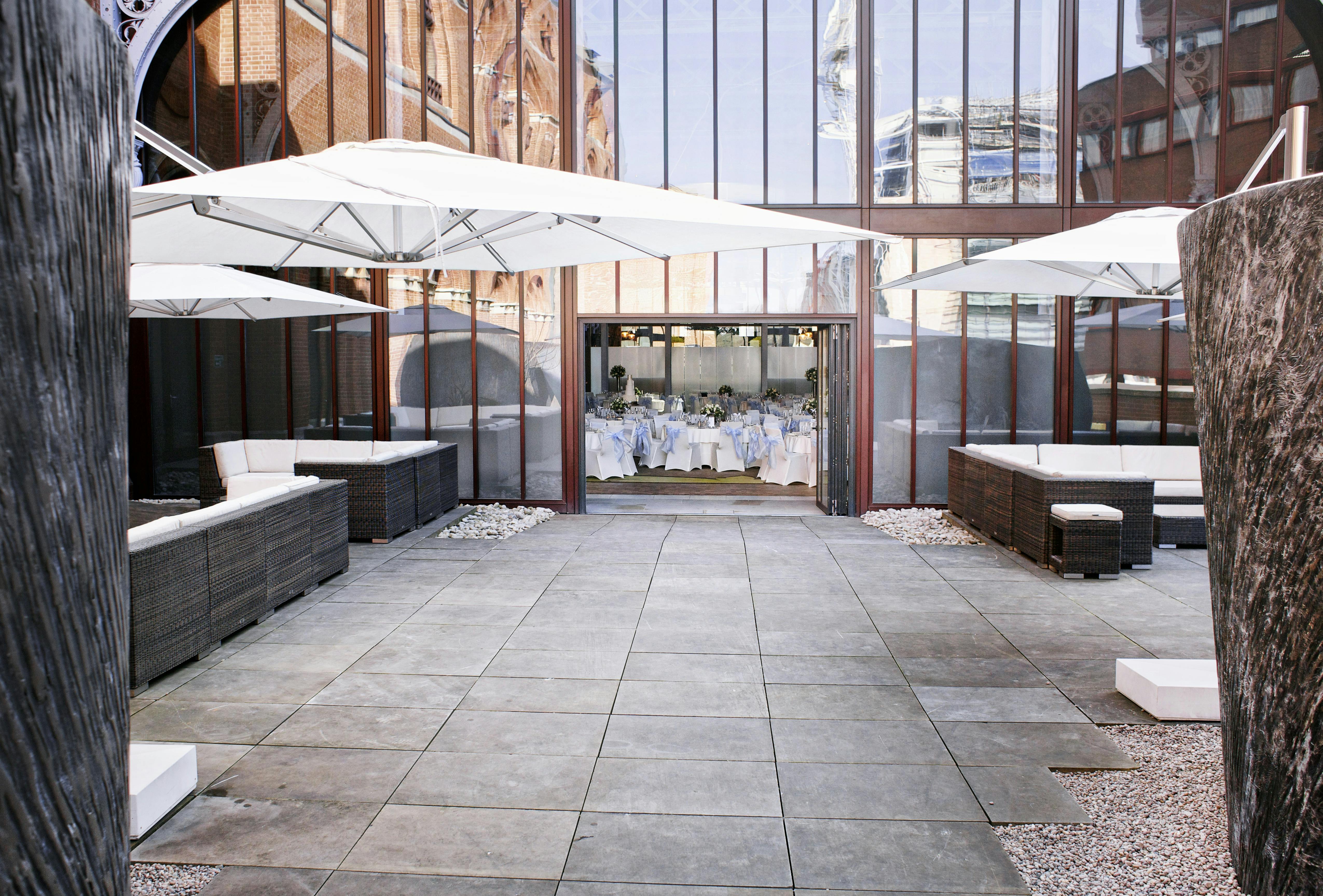 Hansom Hall at St. Pancras Hotel: stylish outdoor event space with modern furnishings.