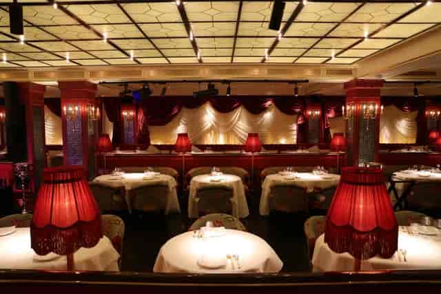 Elegant dining venue at Salon De Chine, perfect for upscale events and private gatherings.