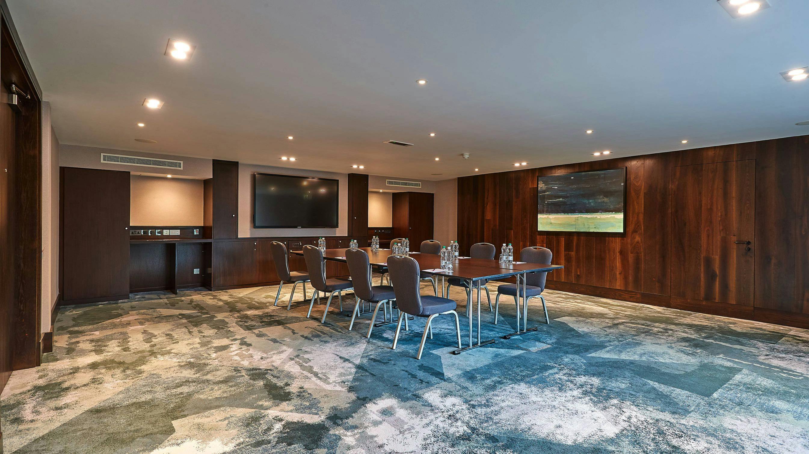 Modern meeting room with ergonomic chairs at Crowne Plaza Marlow for professional gatherings.