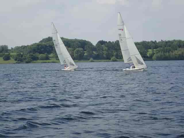 Sailboats on serene lake at Draycote Lounge, perfect for corporate retreats and team-building.