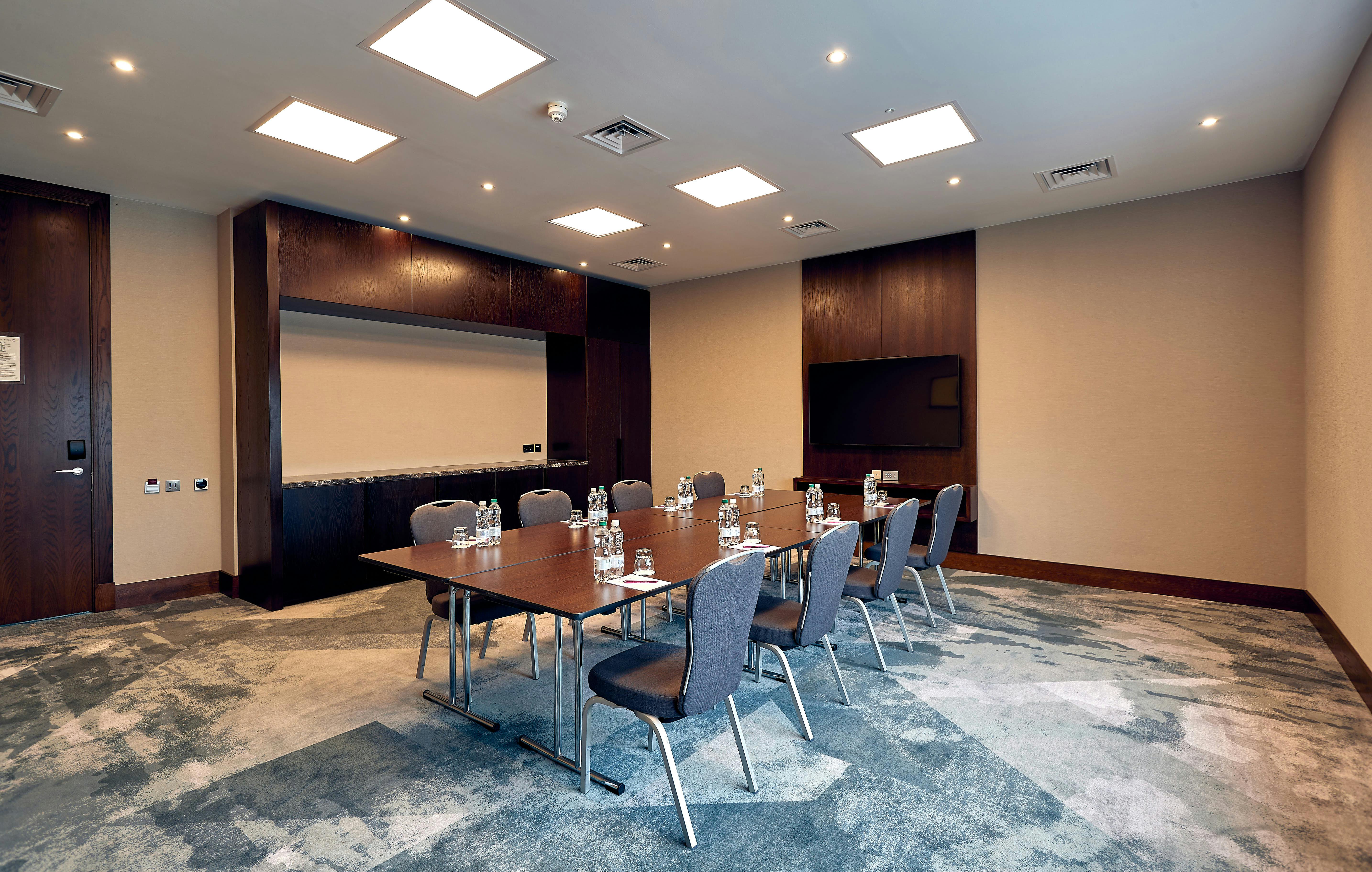 Riverside 5 meeting room at Crowne Plaza Marlow, ideal for corporate events and workshops.