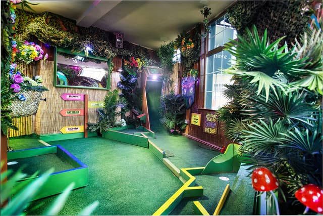 Plonk Crazy Golf - Islington